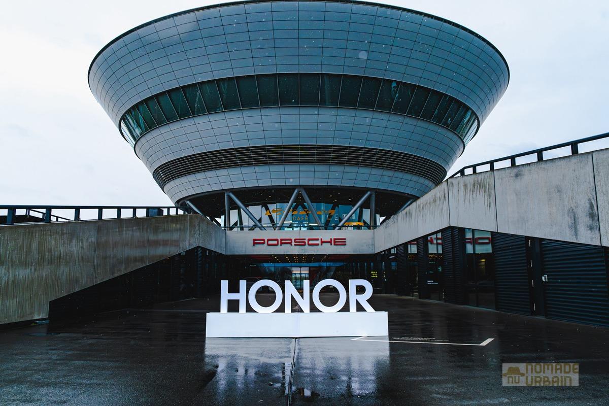 Honor Magic V2 Porsche Design