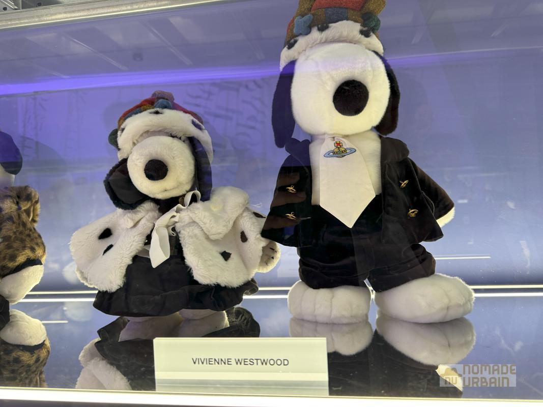 Snoopy in Style : Le beagle qui met la mode à ses pieds s'expose à Paris