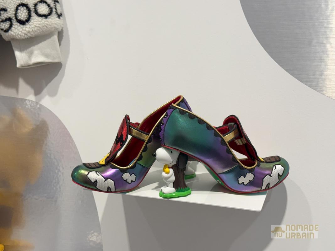 Snoopy in Style : Le beagle qui met la mode à ses pieds s'expose à Paris