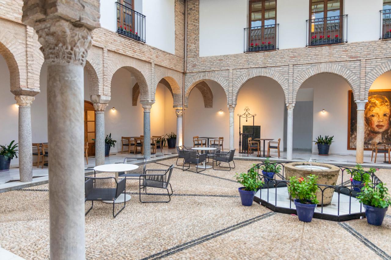 Piscine dans la pierre et Tablafina : l'Andalousie dans l'assiette et dans l'eau