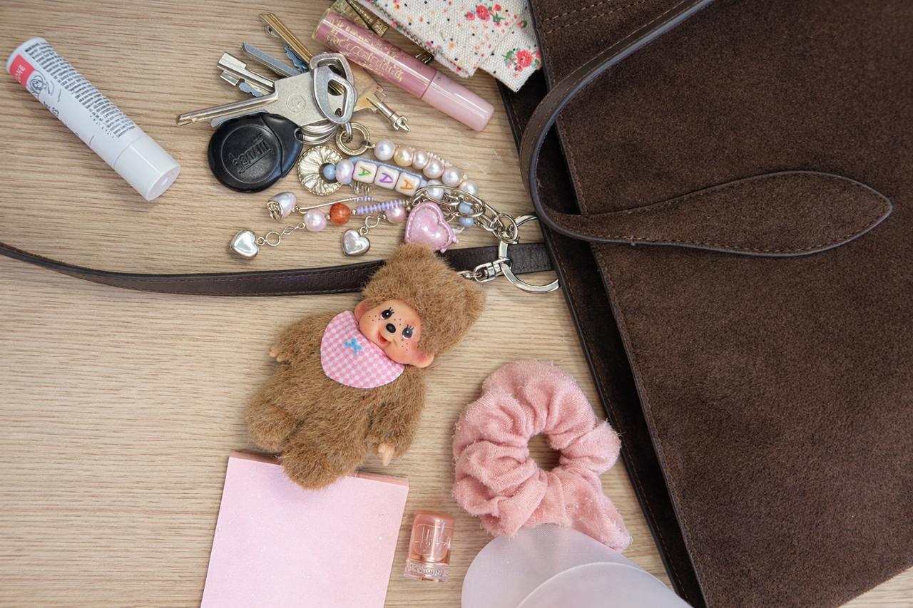 Bandai relance Monchhichi en porte-clé bag charm : le petit singe des années 80 s'invite sur tous les sacs