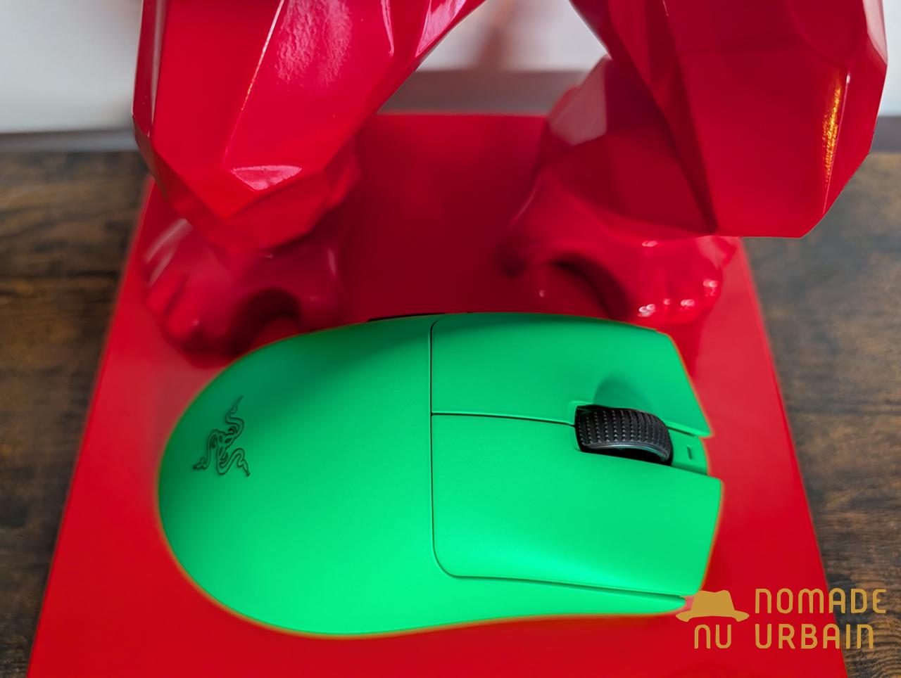 Sur le tapis de souris avec la Razer DeathAdder V4 Pro : la glisse ultime sans risque de dérapage
