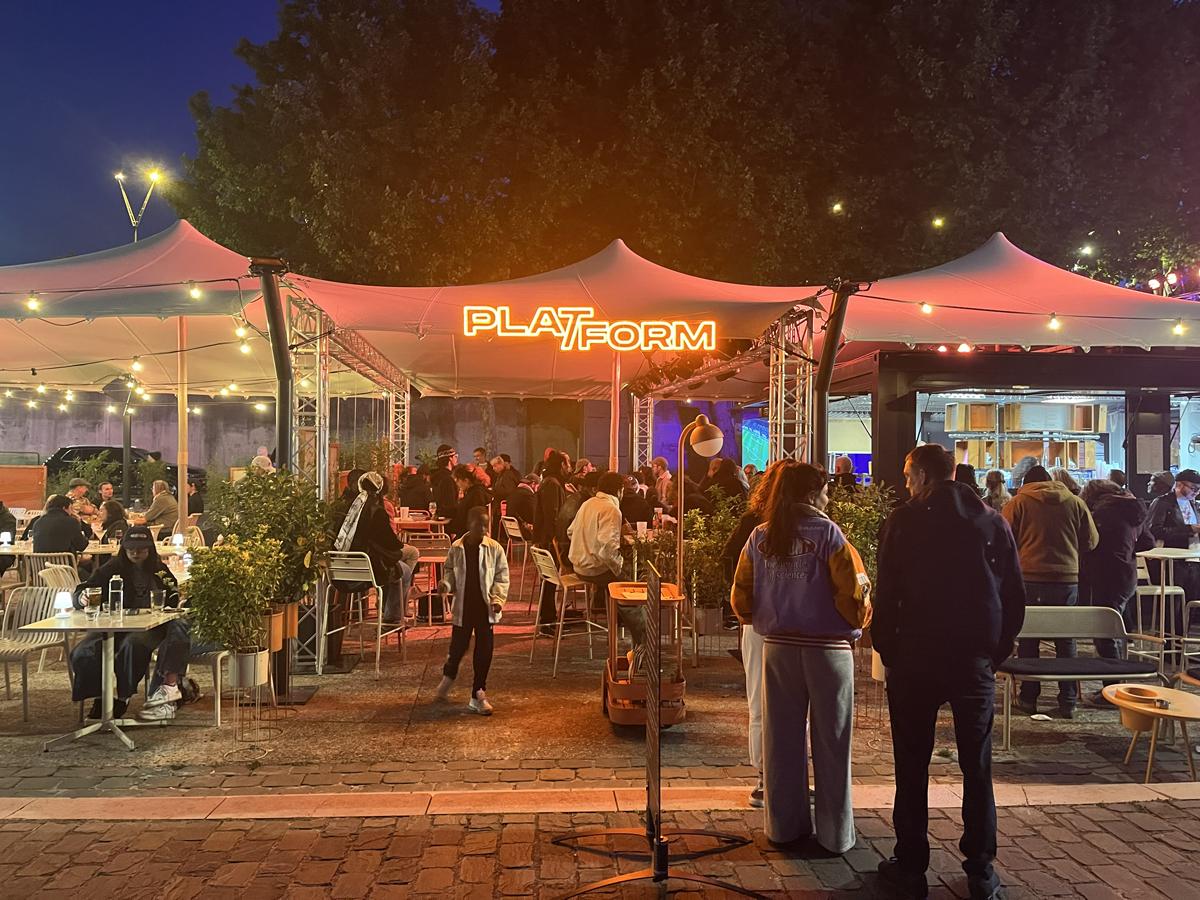 Le quai parisien où dîner, boire un verre et danser sans changer d’adresse