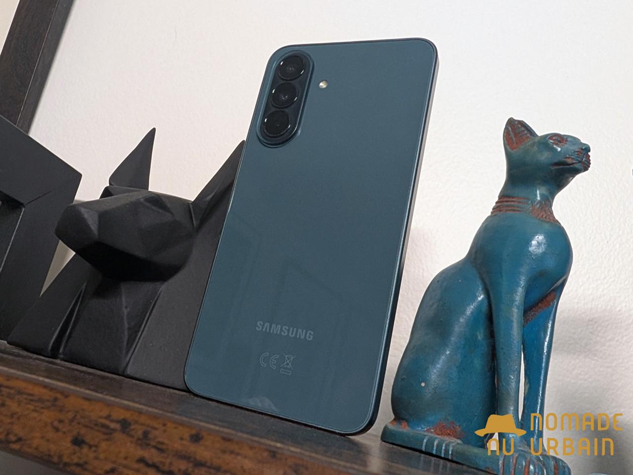 Le Galaxy A37 rassure plus qu’il ne surprend, et c’est là que son prix dérange