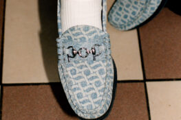Le cuir disparaît, le jean arrive : G.H.BASS donne un nouveau tempo à son mocassin classique